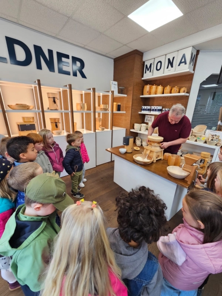 a275ccff-e6d1-4df8-94a5-3c148a1699aa